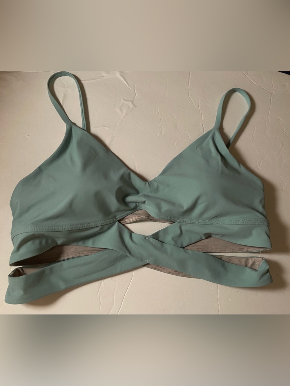 lululemon NWT V Neck Crossover underband bra Size 10 color frosted jade